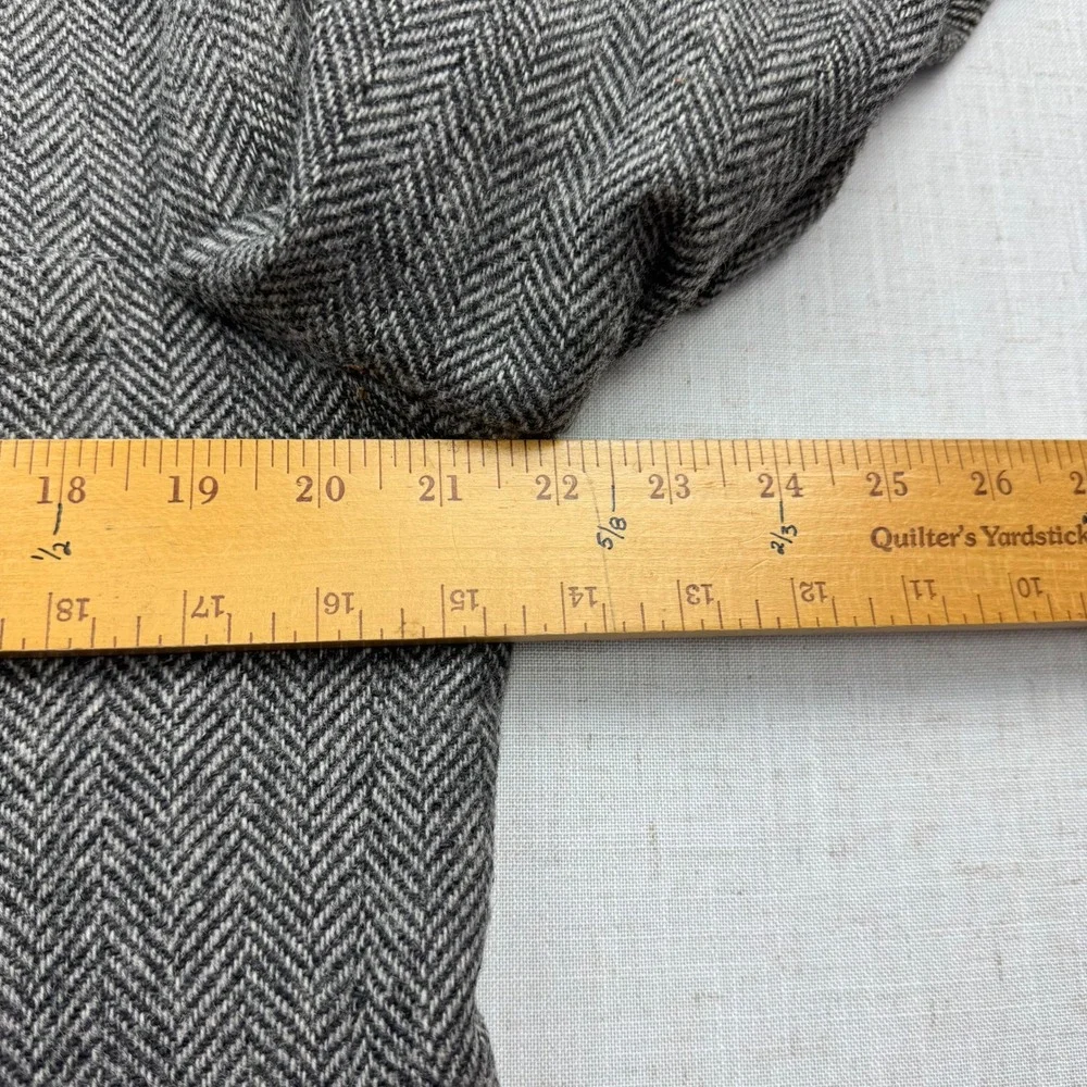 Regency Row Wool Blazer Mens Medium Grey Herringbone Two Button USA Made Vintage